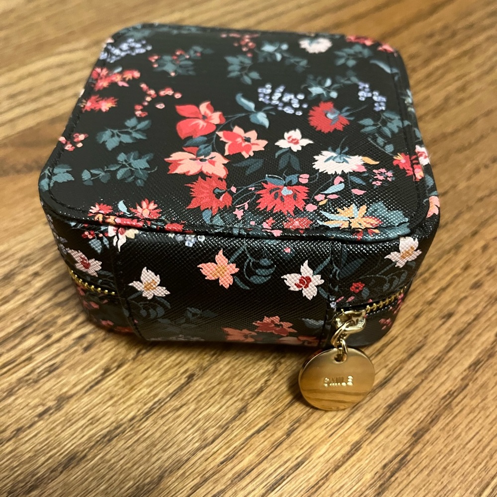 LOFT Jewelry box - travel
